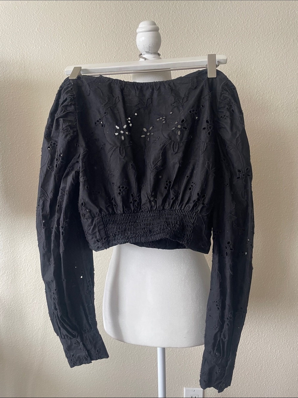ZARA Black Eyelet V-Neck Cropped Blouse - Picture 9 of 12